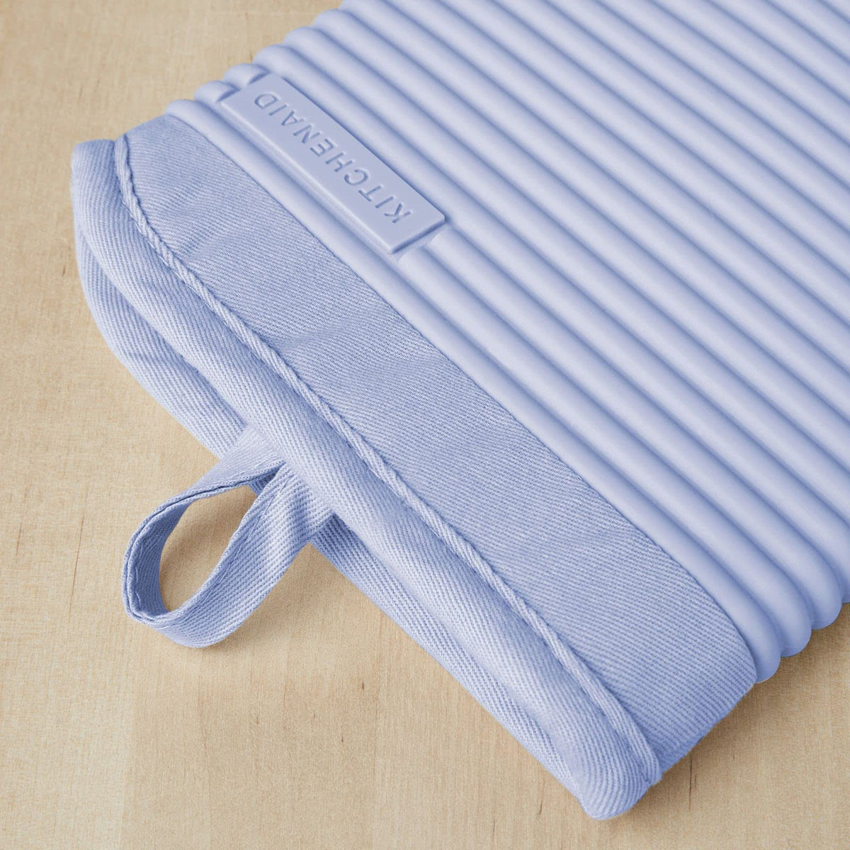 Kitchenaid cotton cuff and silicone body provide extra heat protection