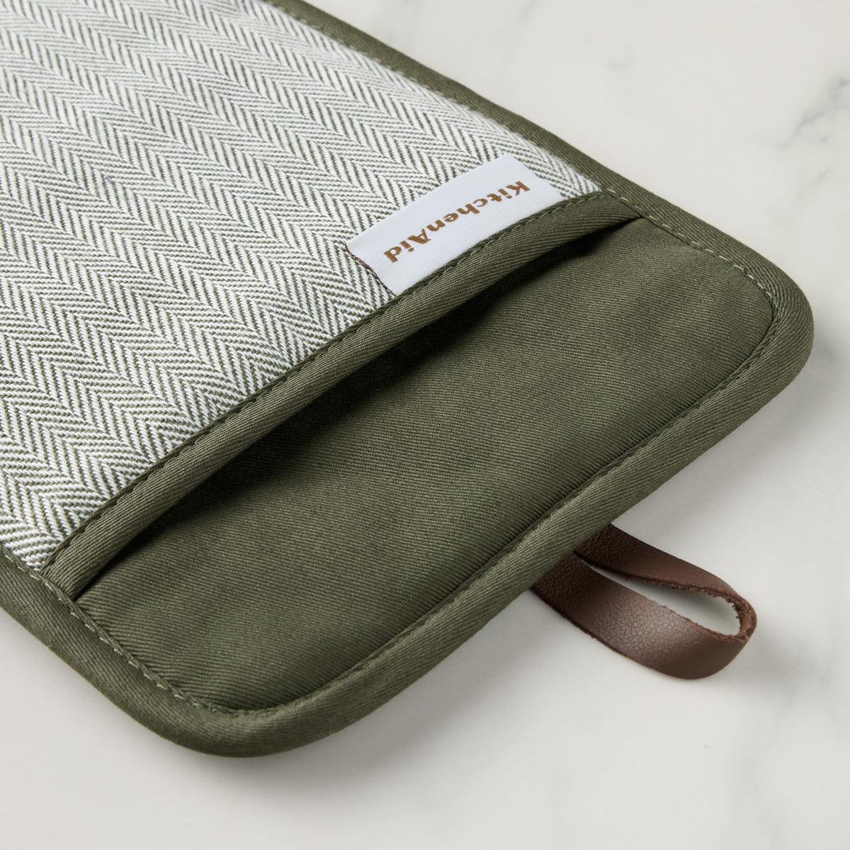 KITCHENAID Evergreen two-pack with vegan leather loops for stylish storage.