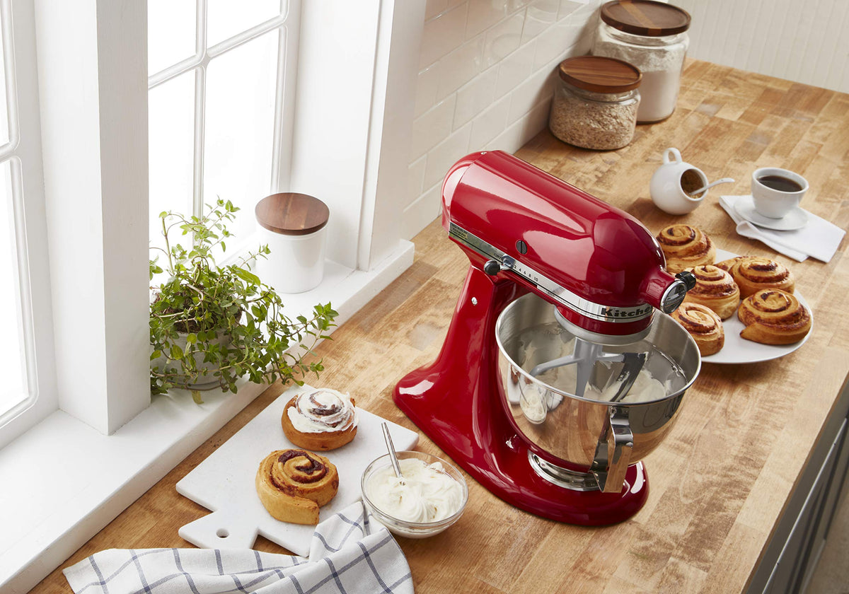 KitchenAid KFE5TS fits 4.5–5 qt Tilt-Head mixers for versatile use.