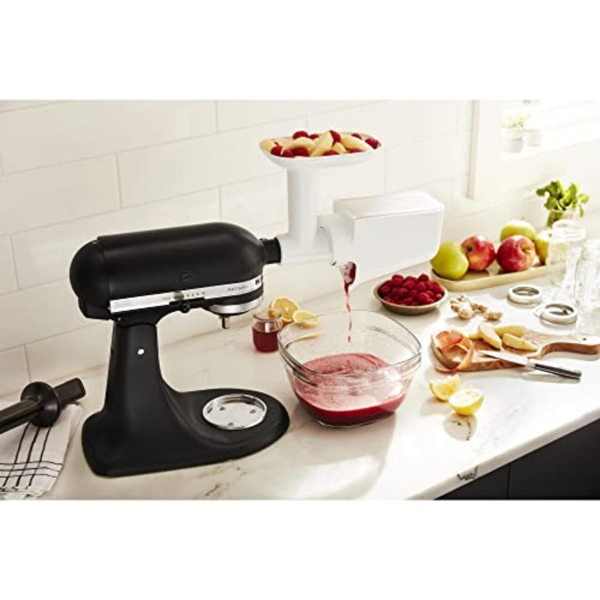 KitchenAid splash lid reduces splashes during grinding for neater countertops.