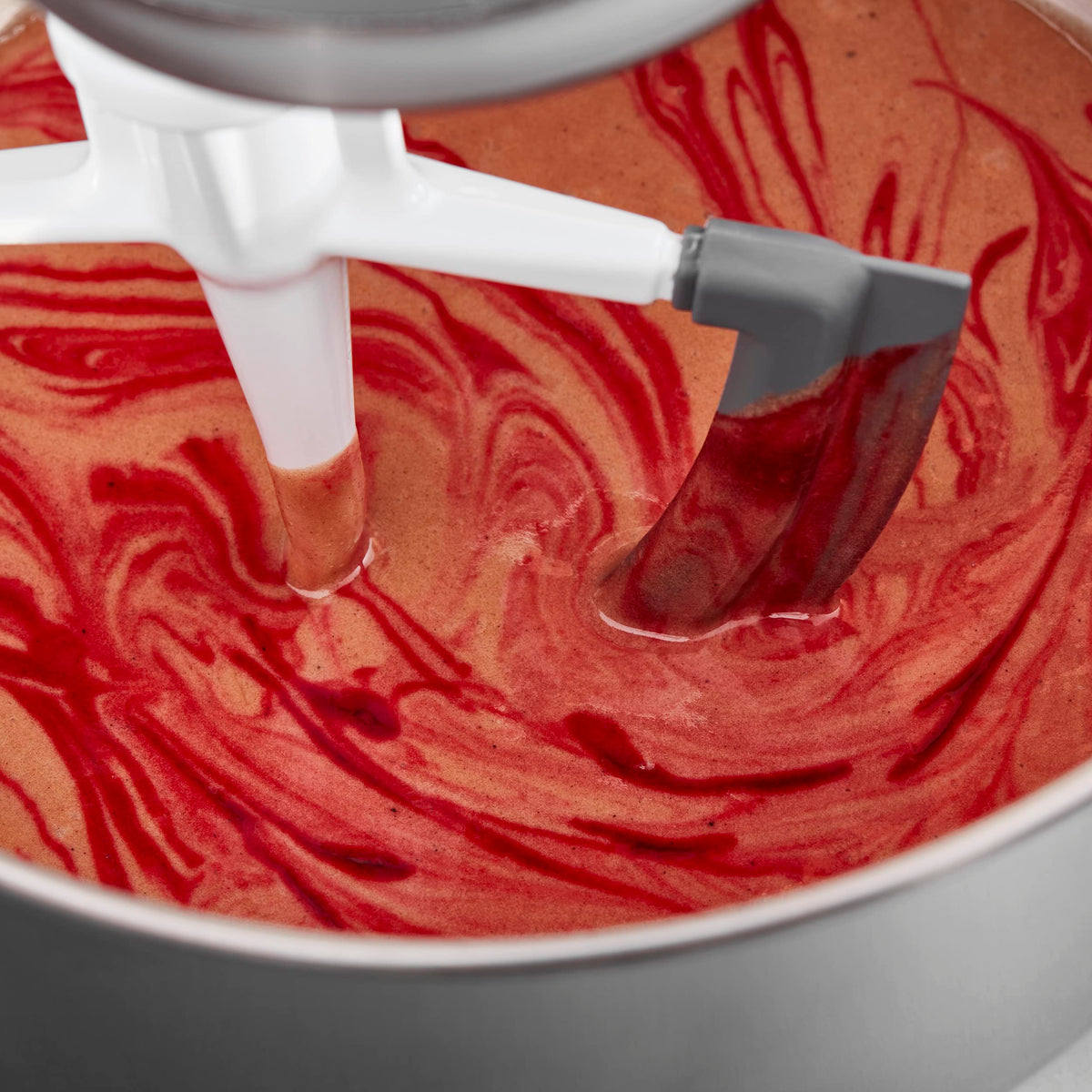 Close-up of the flexible edge on the KitchenAid KFE5T beater.