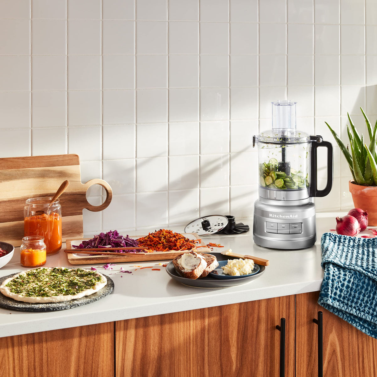 KitchenAid KFP0921 full accessory set stores neatly inside the unit.