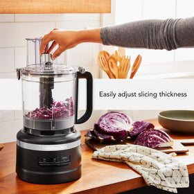 KitchenAid KFP1318 dough blade aids kneading for fresh doughs.