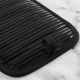 KitchenAid kitchen towel texture enhances drying and dish cleanup.
