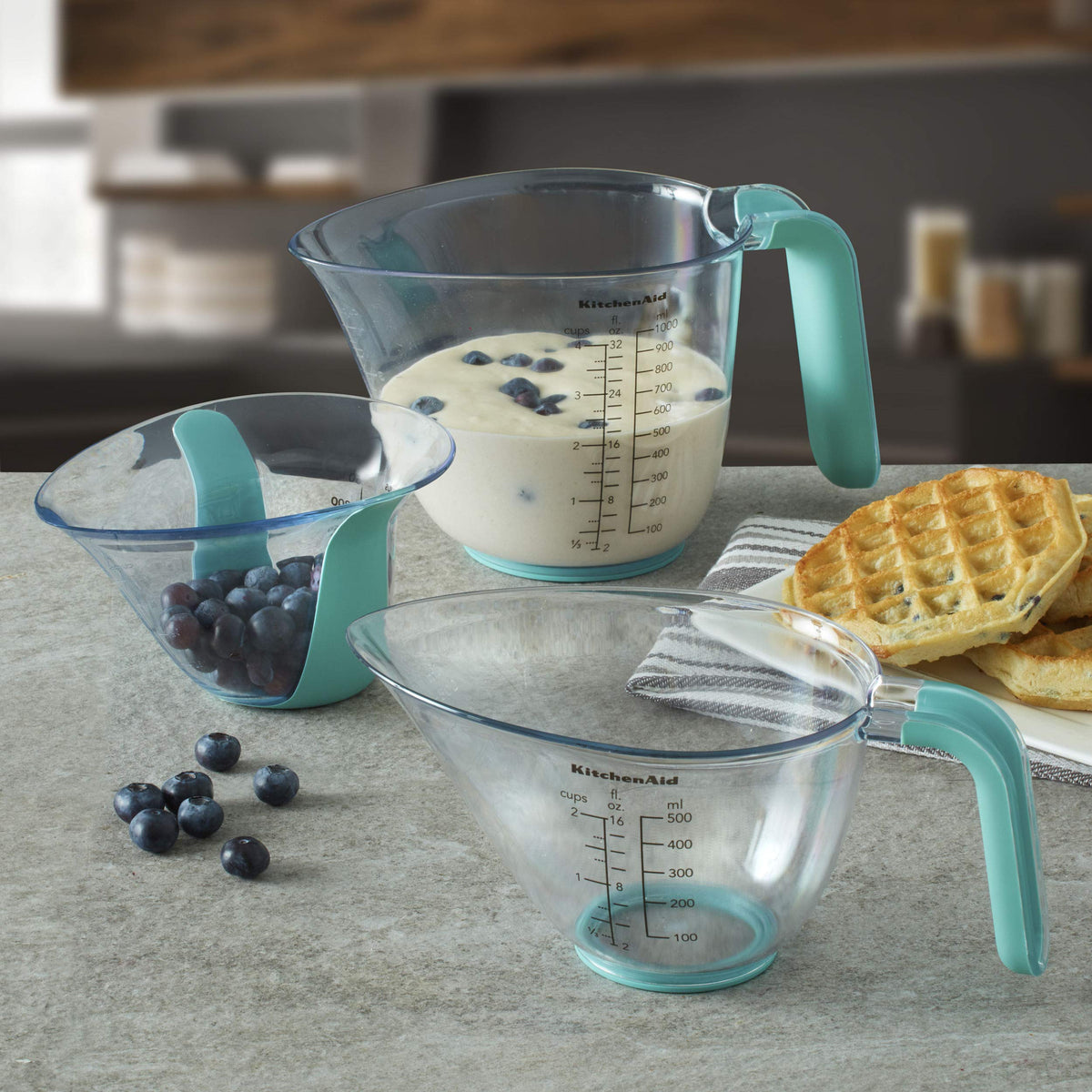 KitchenAid KO298OSAQA 2-cup jug with non-slip handle for stable pouring.