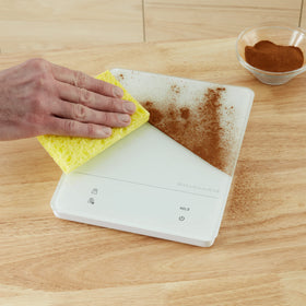 KitchenAid KQ913 11 lb capacity weighs dry and liquids precisely.