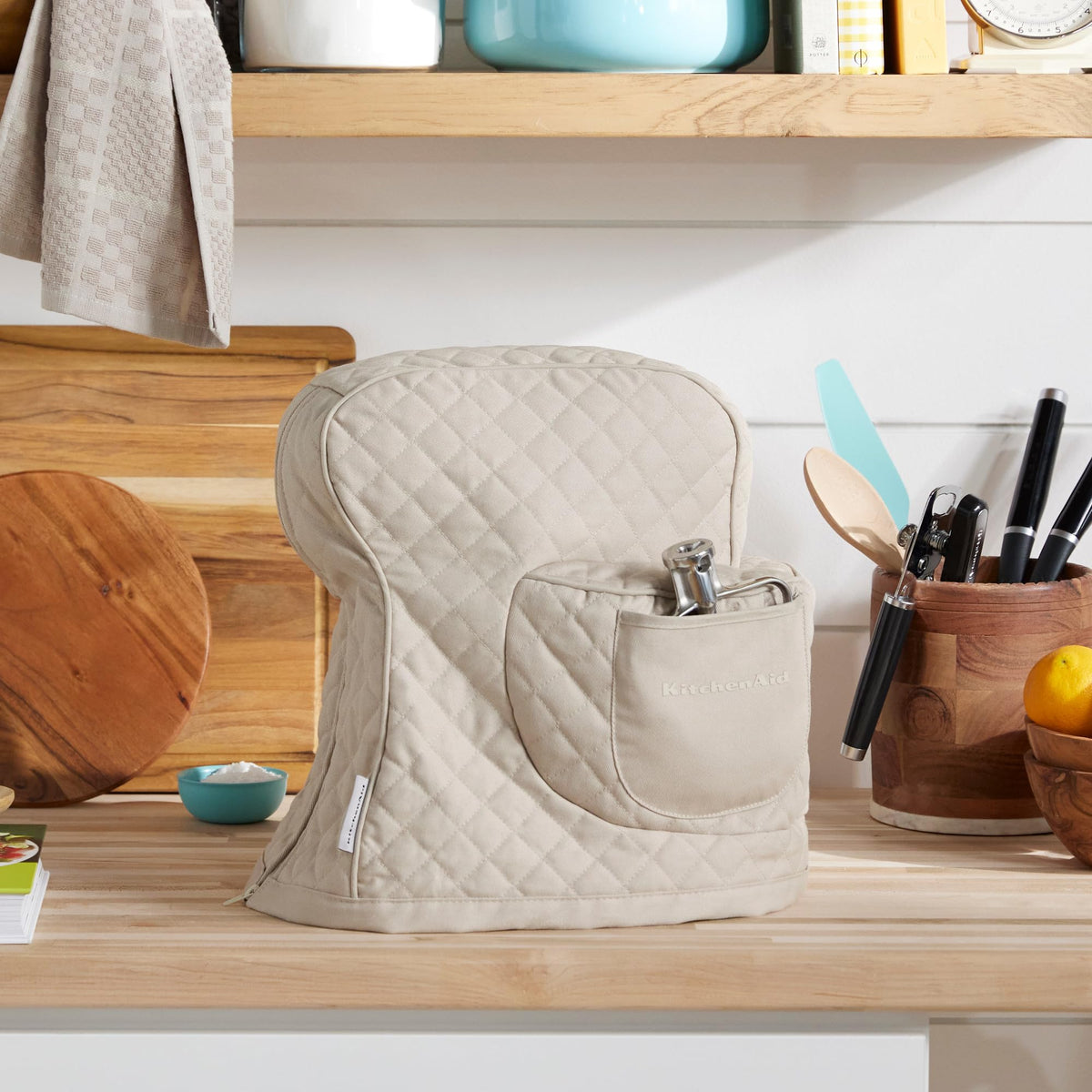 Kitchenaid Milkshake mixer cover with pocket, ideal for recipe cards and tools.