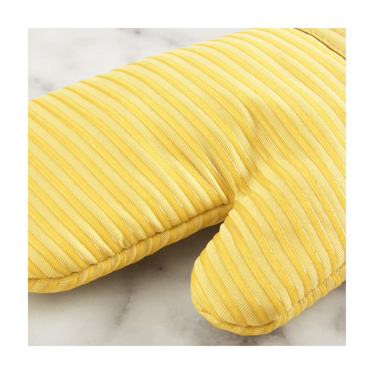 KitchenAid oven mitt 7x13 offering comfortable grip