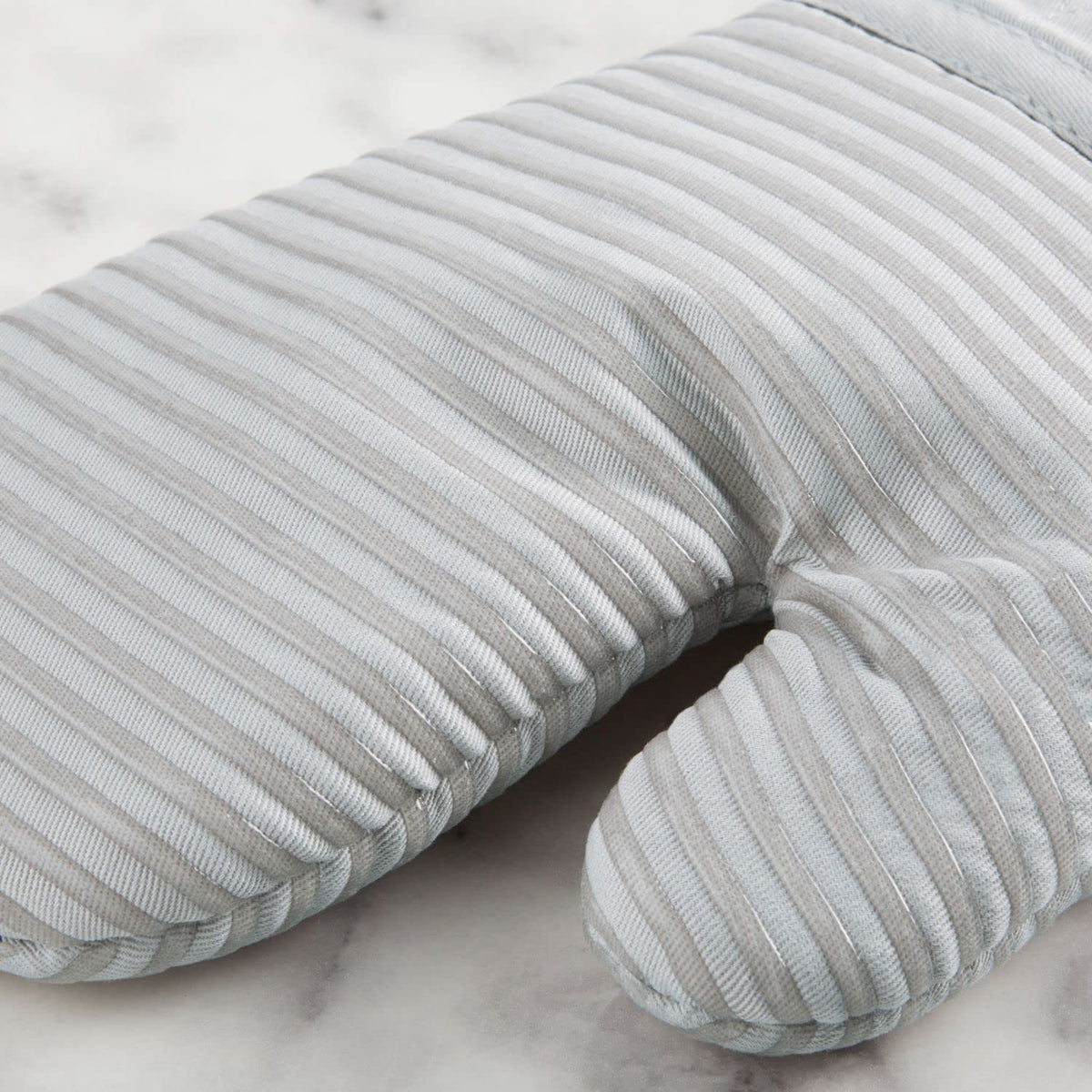 KitchenAid Oven Mitt closeup shows quilted stitching and heat-resistant padding.