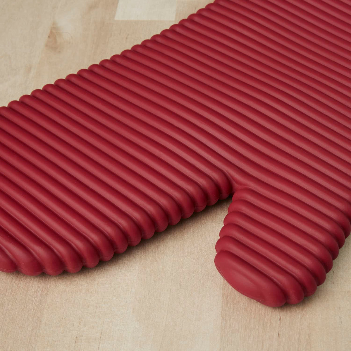 KitchenAid cotton cuff enhances protection and comfort during extended cooking sessions.