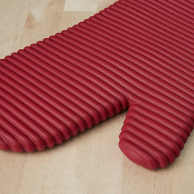KitchenAid cotton cuff enhances protection and comfort during extended cooking sessions.