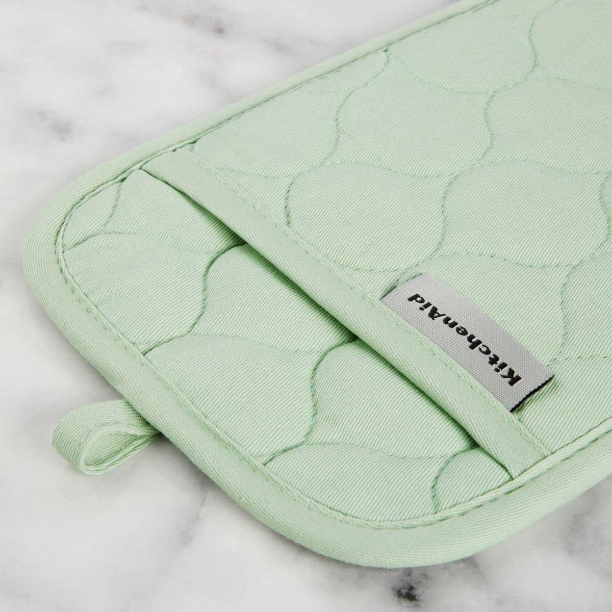 Kitchenaid oven mitt close-up of stitched quilting and heat-resistant fabric
