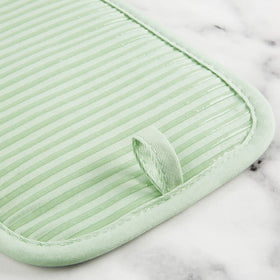 Kitchenaid pot holder close-up highlighting silicone grip