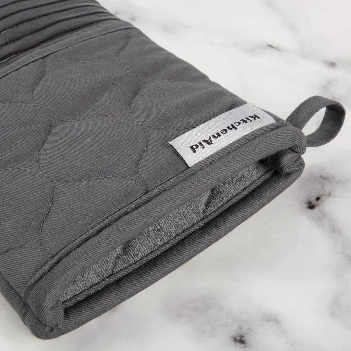 KitchenAid Gift Set packaging highlights charcoal grey finish and gift-ready presentation