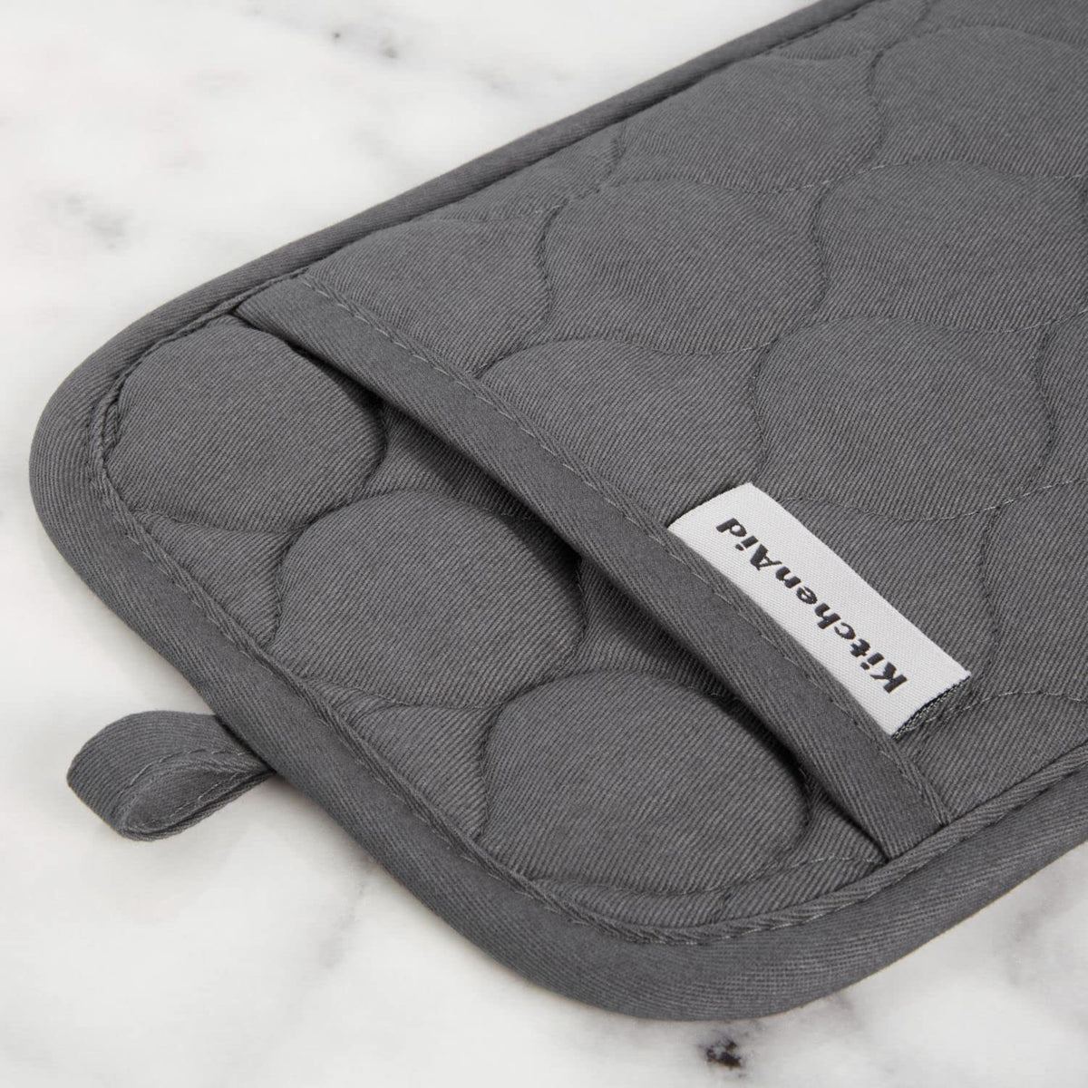 KitchenAid Oven Mitt with Silicone Grip enables safe lifting of hot pots