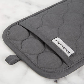 KitchenAid Oven Mitt with Silicone Grip enables safe lifting of hot pots