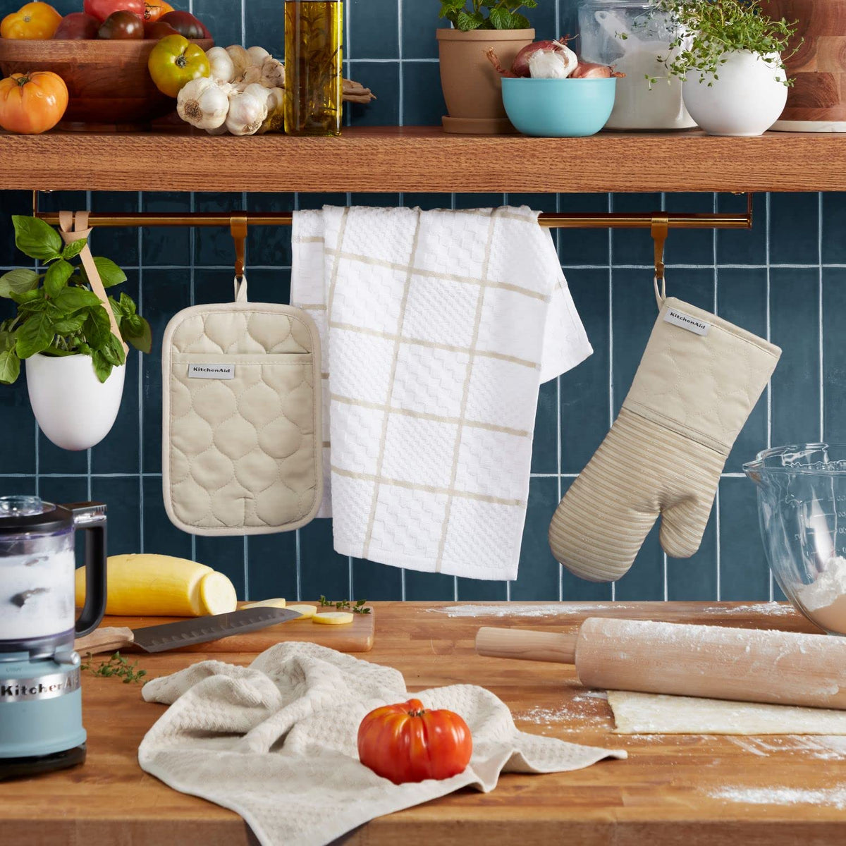 KitchenAid Quilted Cotton Terry Pot Holder offers thick heat resistance and steady handling.