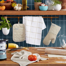 KitchenAid Quilted Cotton Terry Pot Holder offers thick heat resistance and steady handling.