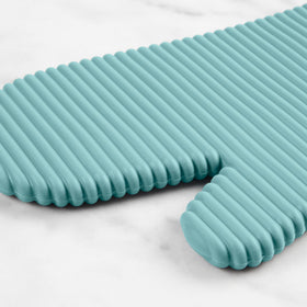 Cotton cuff on KitchenAid mitt provides extra wrist protection and comfort