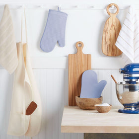 Kitchenaid ribbed texture detail on silicone mitt improves slip resistance