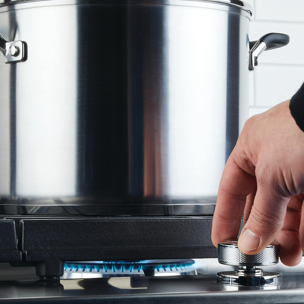 KitchenAid stockpot features an aluminum-core base for fast heat distribution.