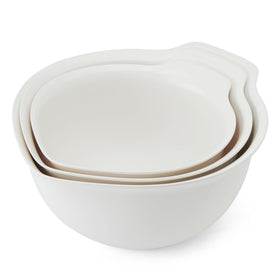 KitchenAid Universal Nesting Bowls 2.5-qt: stable base for easy mixing.