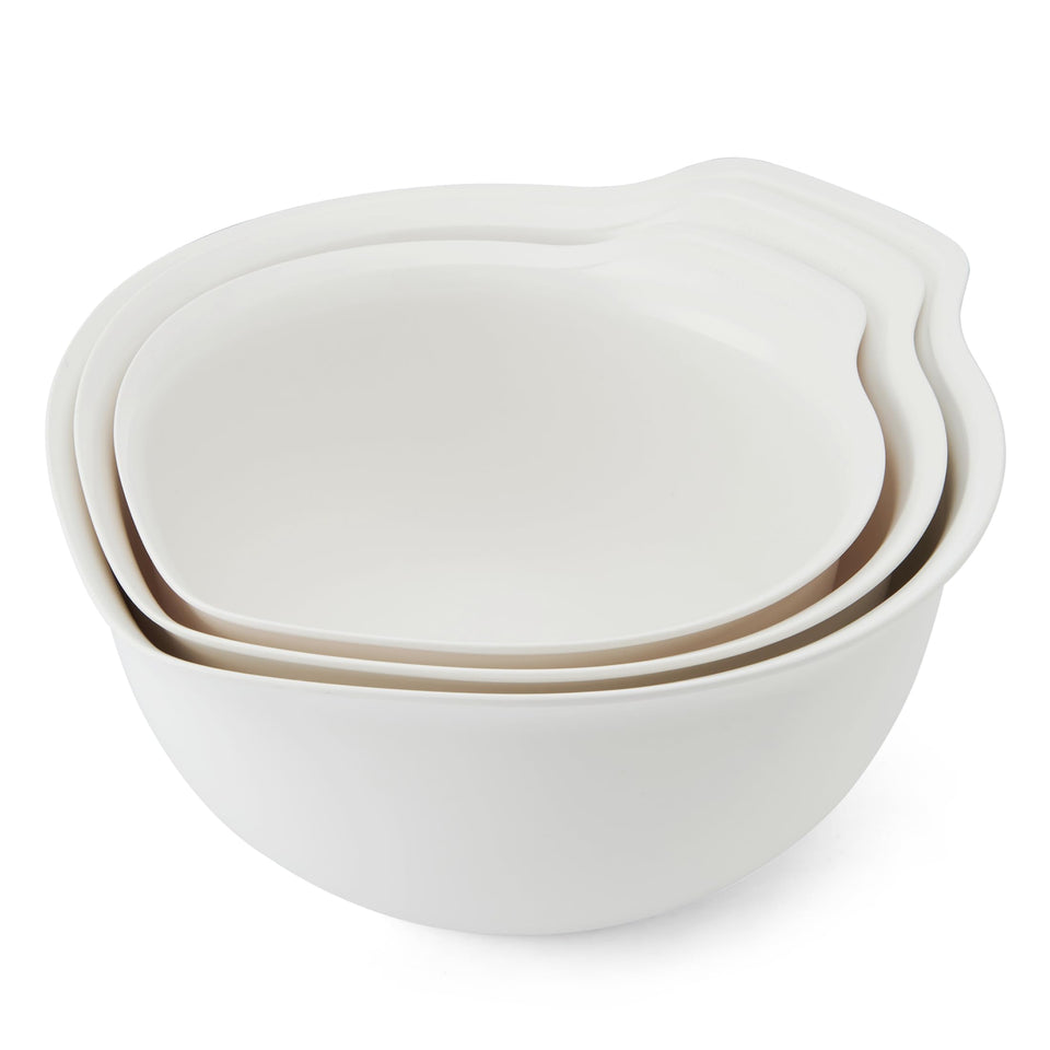 KitchenAid Universal Nesting Bowls 2.5-qt: stable base for easy mixing.