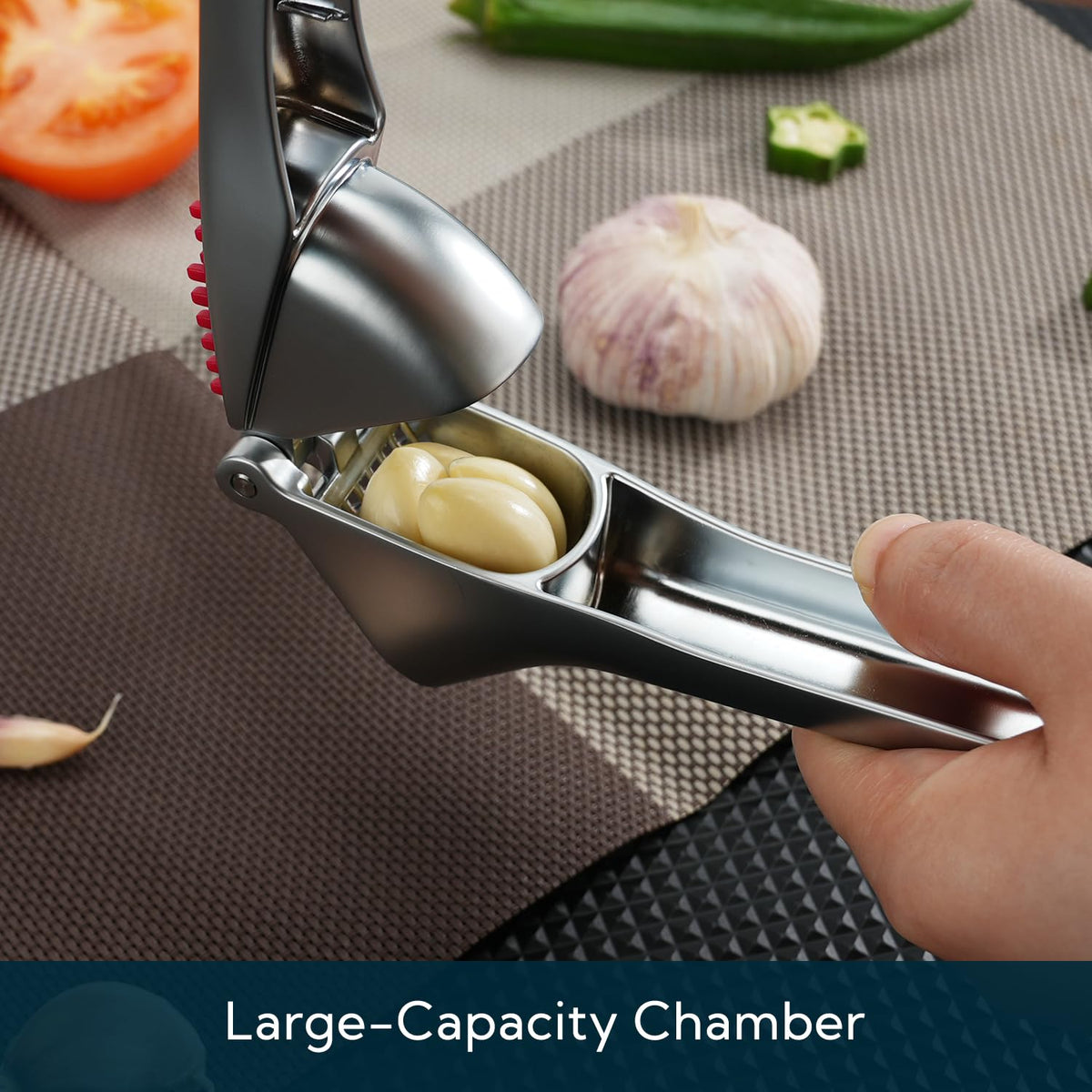 KITCHENDAO dishwasher-safe garlic press for convenient cleaning.