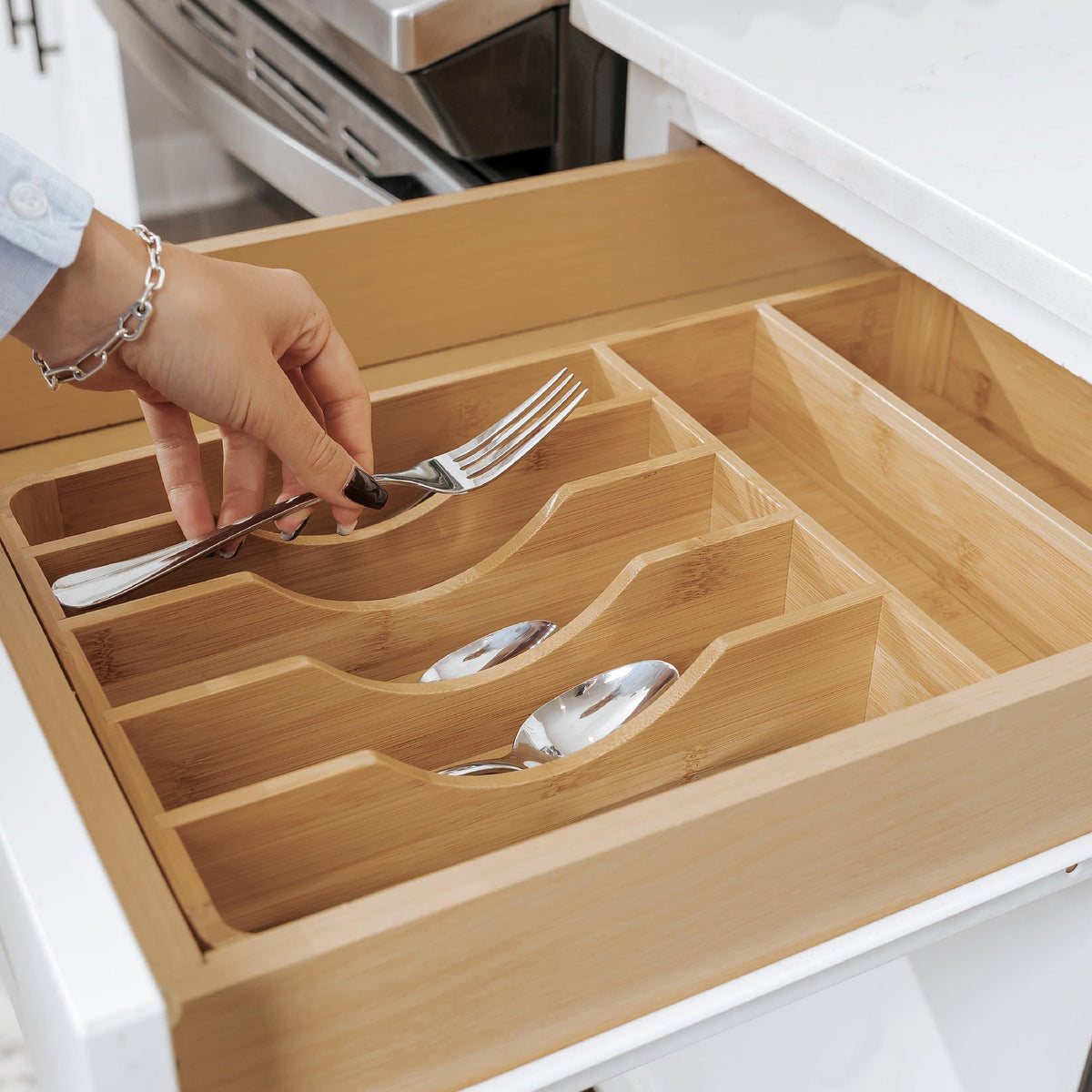 KitchenEdge 65-piece capacity keeps flatware neatly separated and ready.