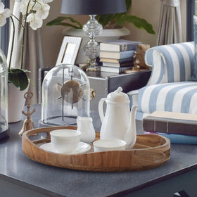KITEISCAT acacia wood tray displaying candles for ambiance