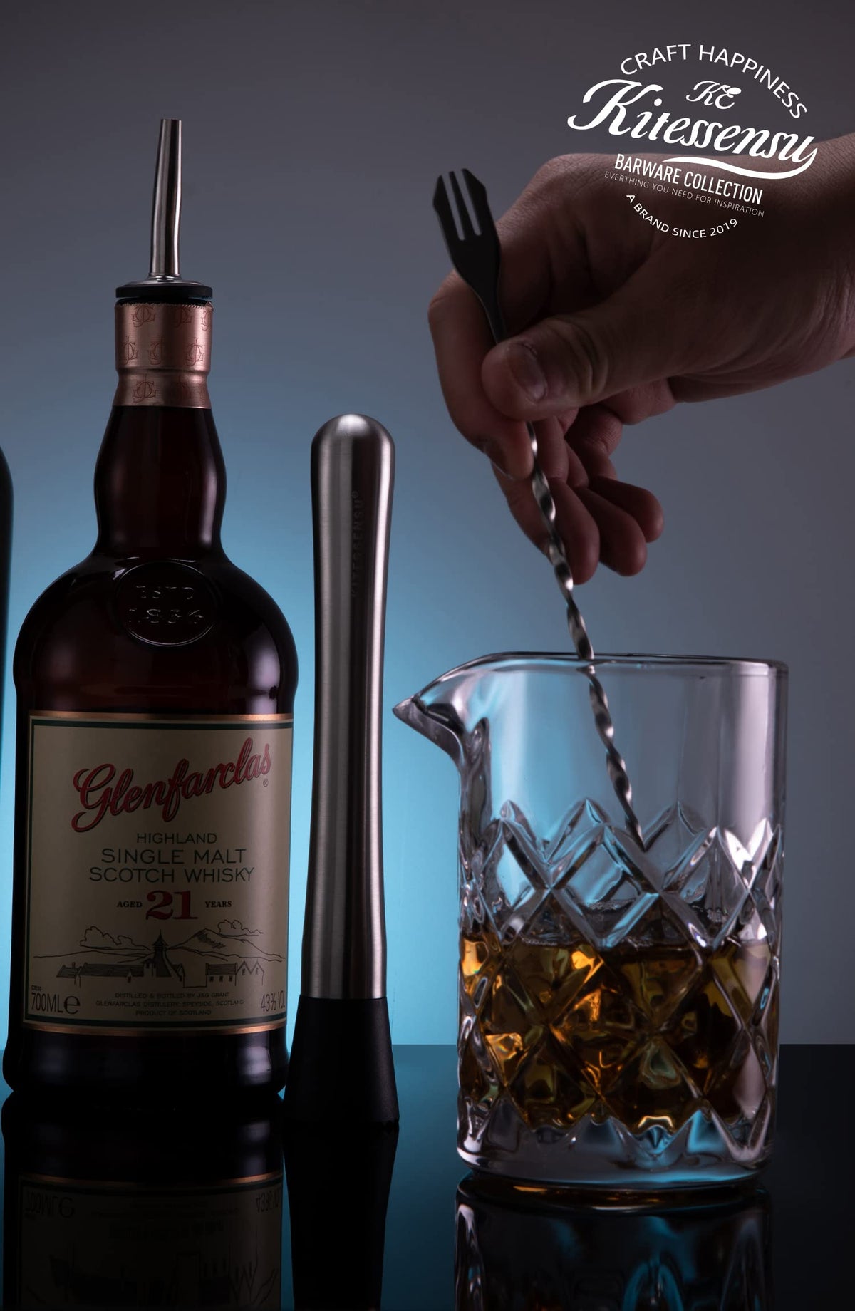KITESSENSU backbar-ready glass adds style while keeping cocktails balanced during preparation.