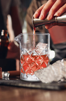 KITESSENSU lead-free crystal glass delivers clear visibility of ingredients.