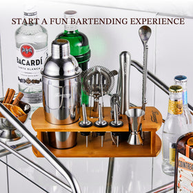 KITESSENSU strainer catches ice and pulp for smooth pours.