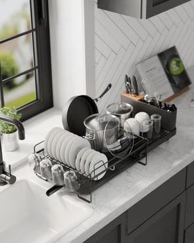 Kitsure raised fence prevents items from slipping off.
