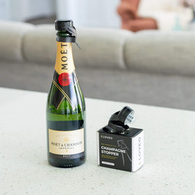 KLOVEO bottle laid flat with leak-proof design keeping fizz contained.