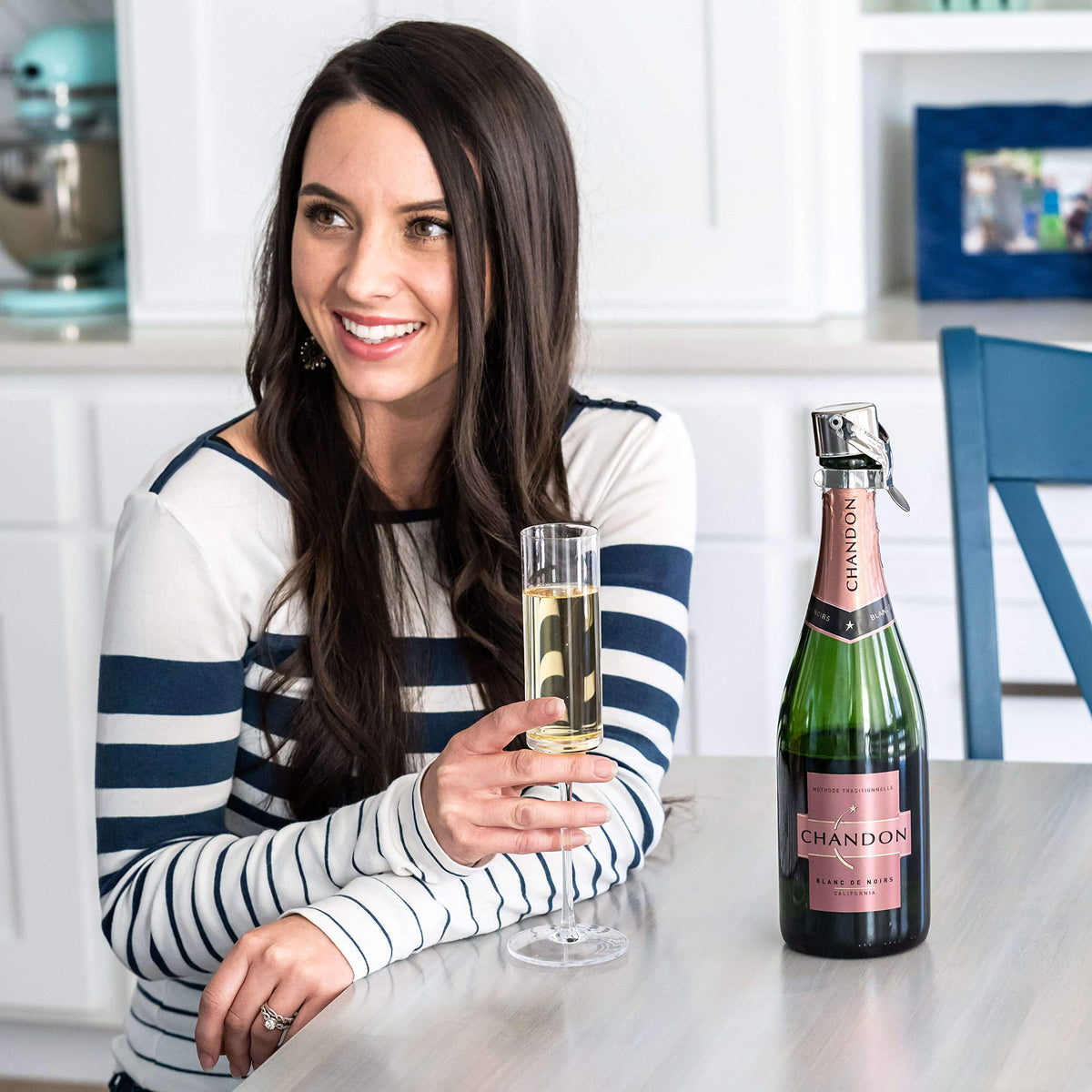 KLOVEO Prosecco stopper on bottle neck ready for party use