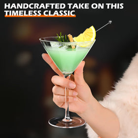 KMIGRUAN classic crystal martini glasses highlight cocktail color and aroma.