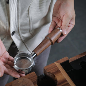 Includes 18–21g basket to promote even extraction and rich crema.