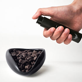 KNODOS coffee dosing cup ceramic for precise bean portions and cleaning.