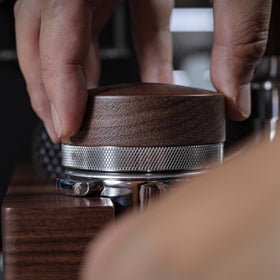 Adjustable depth feature for tailored leveling without added pressure