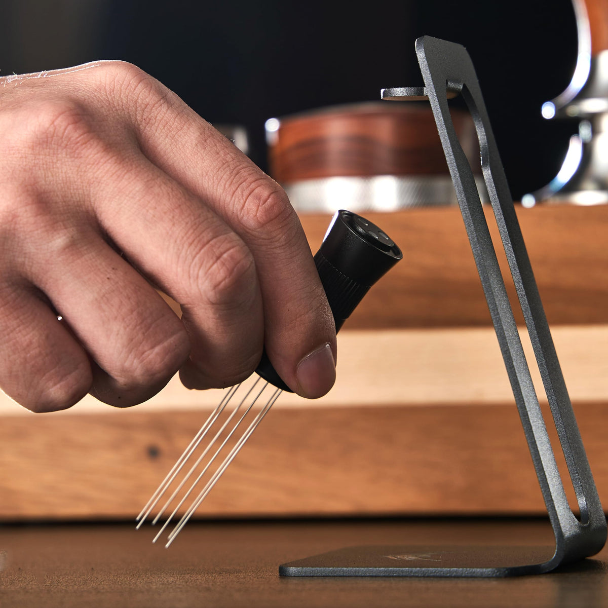 Magnetic top allows easy storage on metal surfaces