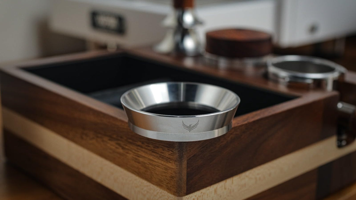 KNODOS 58mm portafilter setup enables easy grinding and distribution