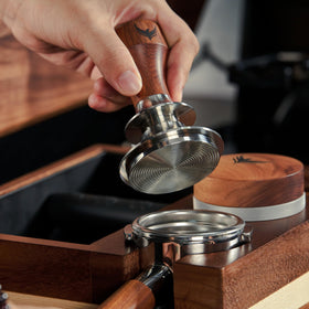 KNODOS portafilter-shaped keychain included for a stylish coffee toolkit reminder.