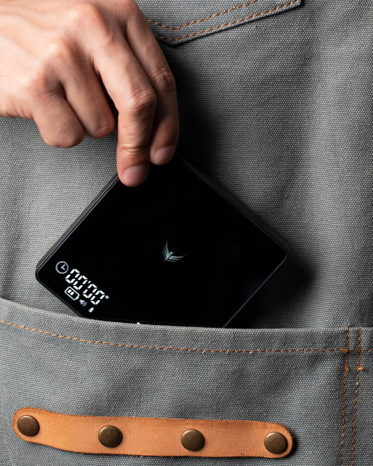 KNODOS heat-resistant pad protects surfaces and stabilizes cups during brewing