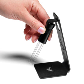 KNODOS WDT Tool demonstrates precise espresso distribution for even puck prep.