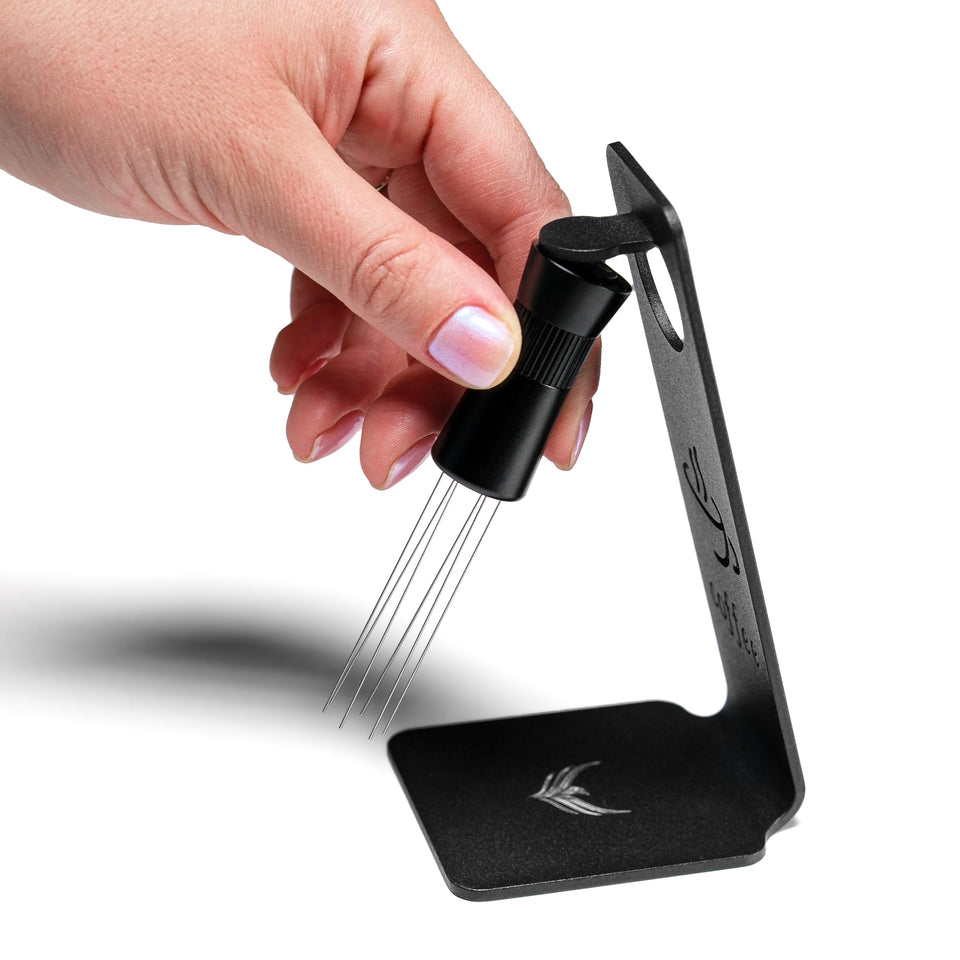 KNODOS WDT Tool demonstrates precise espresso distribution for even puck prep.