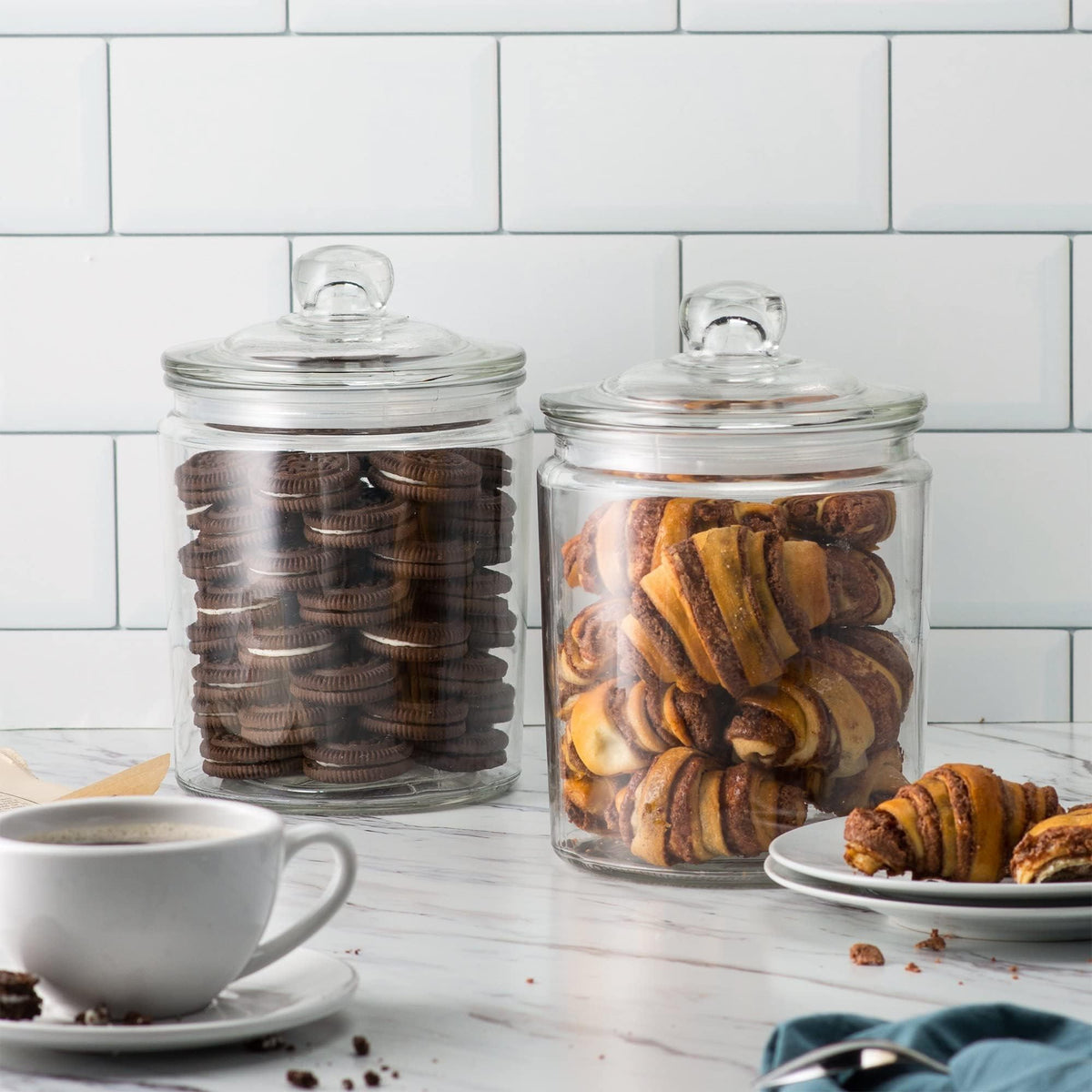 KooK airtight lid with silicone seal for keeping pantry contents fresh.