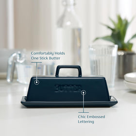 Kook butter dish lid handle makes lifting easy.