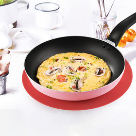 KooMall silicone-cover-pad placed over a pot to protect from splatter