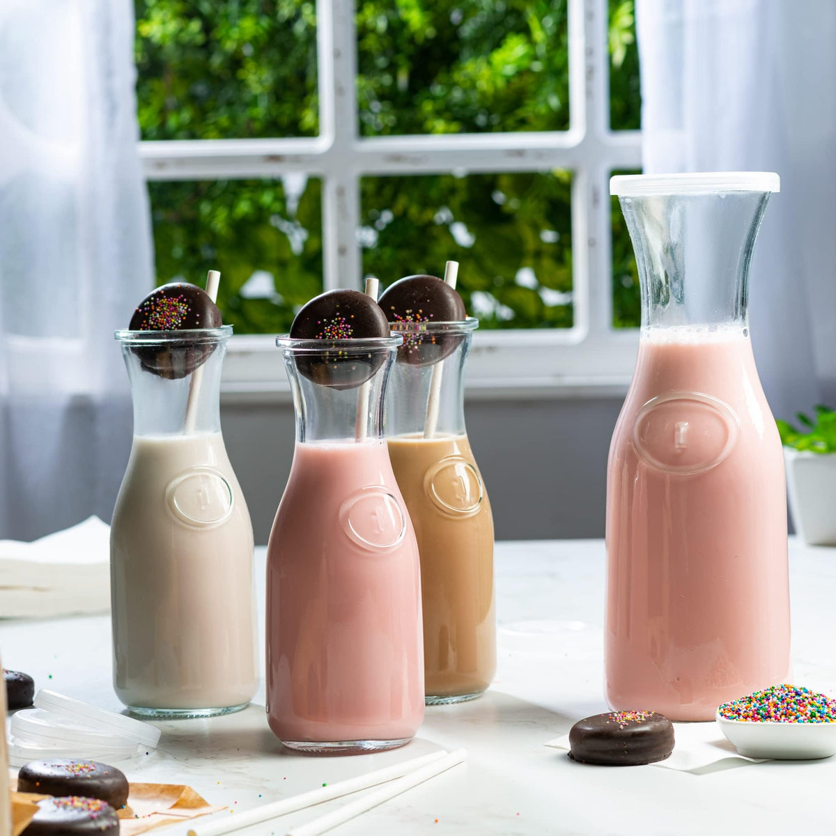 KooK Glass Carafe 35 oz capacity showcases drinks for guests.